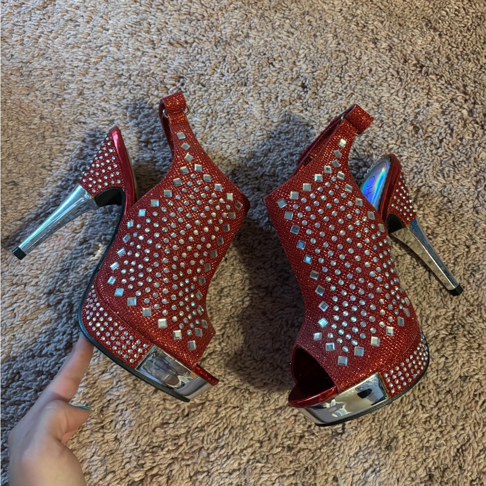 Hot tomato heels